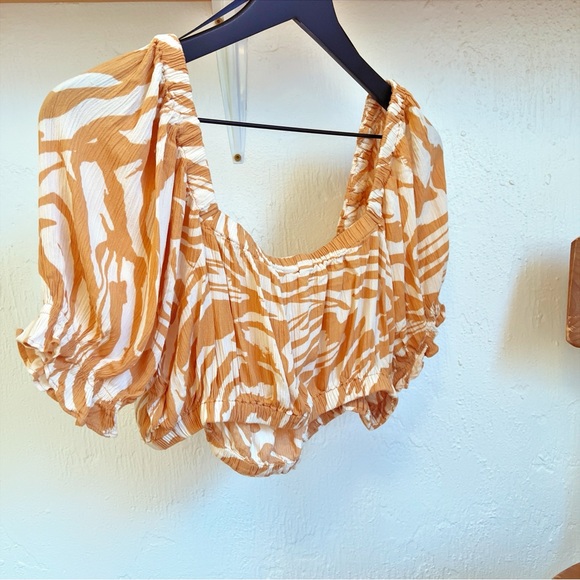 H&M Animal Print Cropped Peasant Top L - Picture 2 of 7